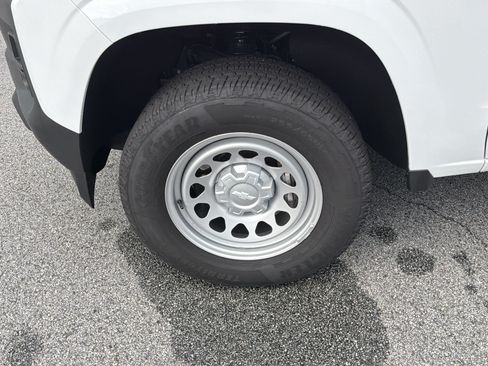 Used 2026 Chevrolet Colorado W/T RWD image 13