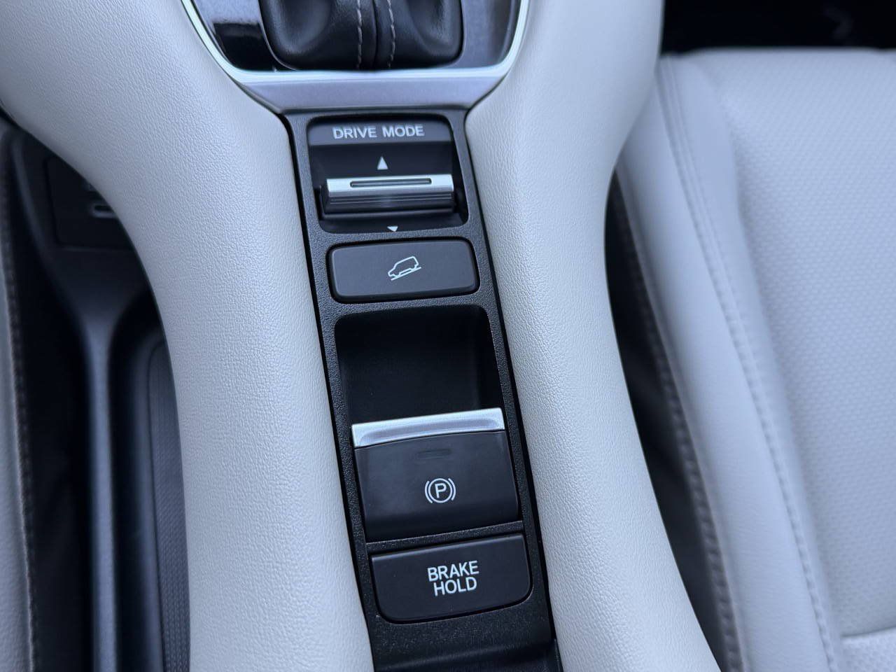 Used 2025 Honda HR-V EX-L image 28