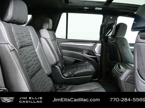 Used 2025 Cadillac Escalade V w/ LPO, ONYX Package image 24