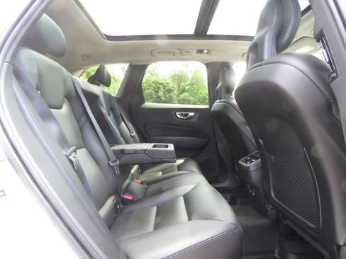 Used 2018 Volvo XC60 T5 Inscription w/ Convenience Package AWD/4WD image 16