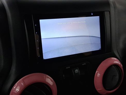 Used 2017 Jeep Wrangler Sahara w/ Connectivity Group image 21