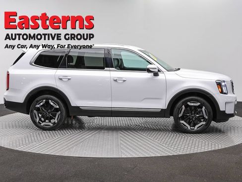 Used 2023 Kia Telluride S FWD image 4