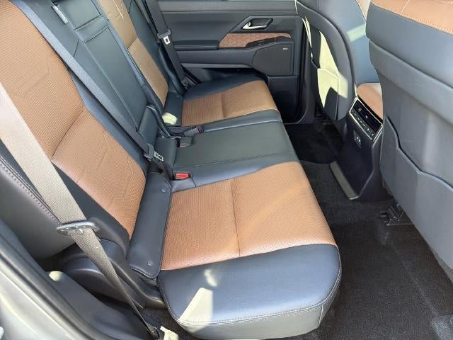 Used 2024 Lexus GX 550 w/ Accessory Package (Z1) AWD/4WD image 14