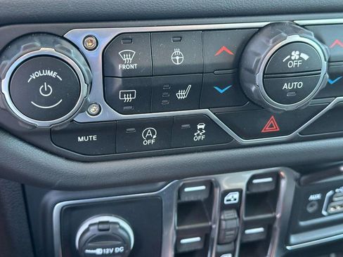 Used 2024 Jeep Gladiator Mojave w/ Technology Group image 21