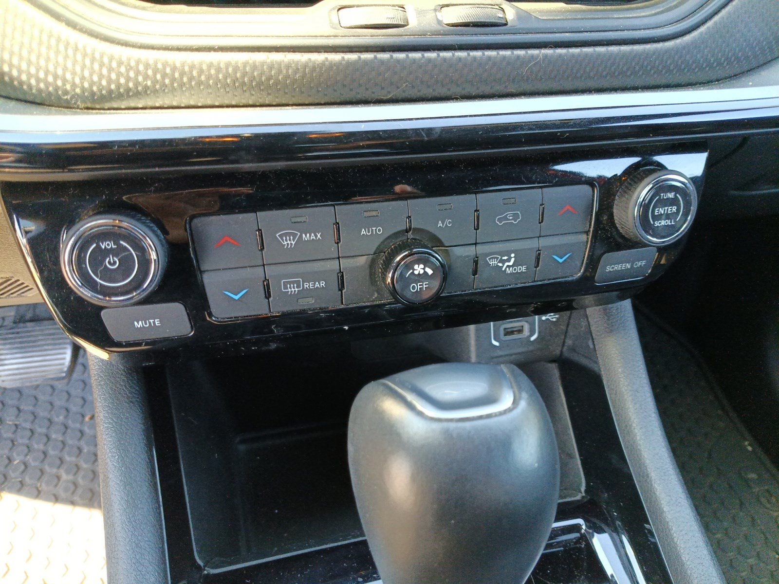 Used 2025 Jeep Compass Trailhawk AWD/4WD image 13