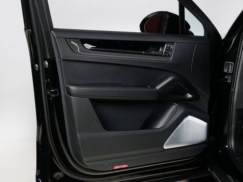 New 2026 Porsche Cayenne GTS image 29