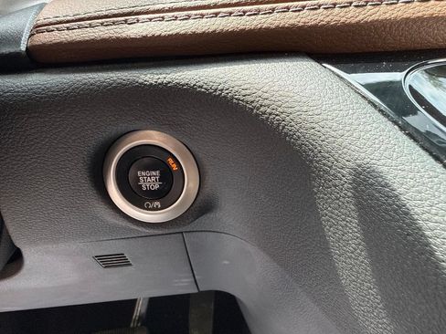 Used 2019 Chrysler Pacifica Limited w/ Advanced Safetytec Group FWD image 33