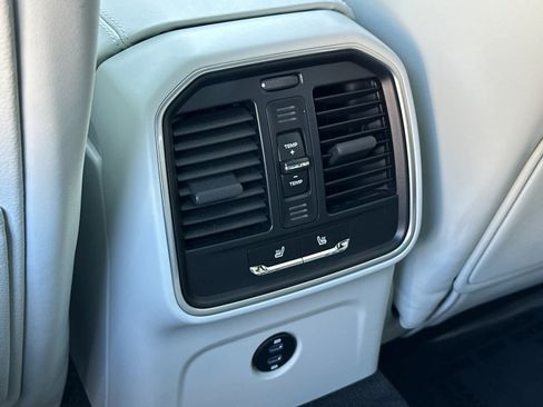 Certified 2025 Porsche Macan AWD/4WD image 14