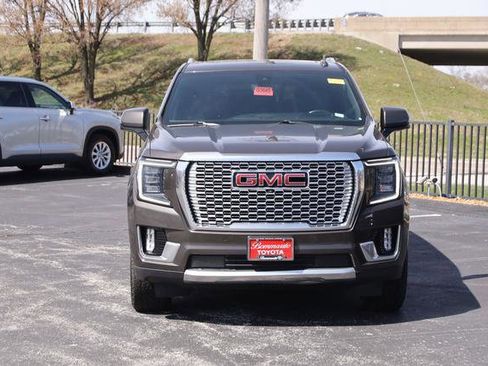 Used 2021 GMC Yukon Denali w/ Denali Premium Package image 4