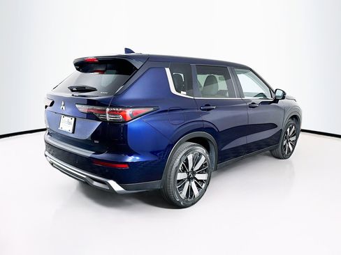 Used 2025 Mitsubishi Outlander SE image 9