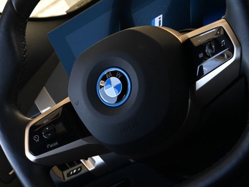 Certified 2025 BMW iX xDrive50 AWD/4WD image 24