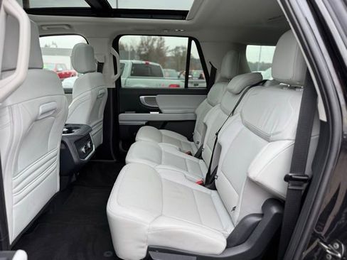 Certified 2025 Ford Expedition Max Platinum image 21