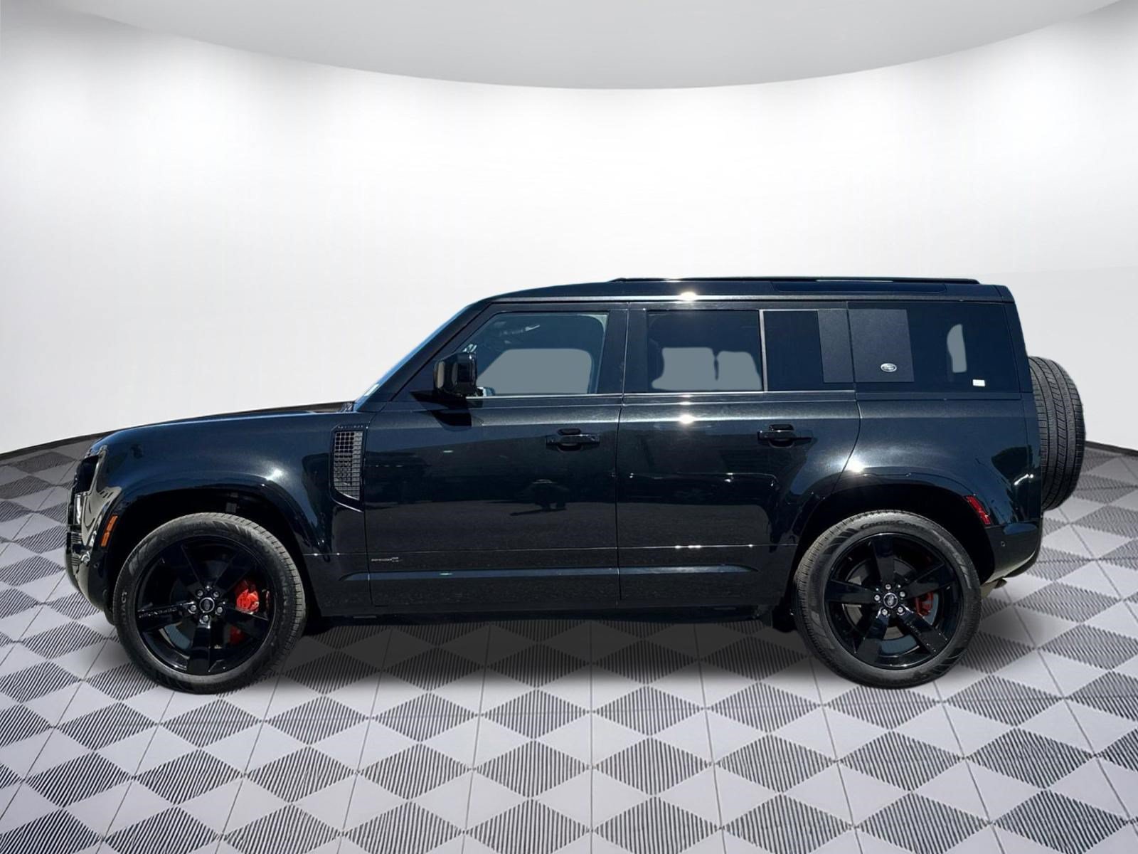 Used 2024 Land Rover Defender 110 X AWD/4WD image 2