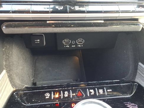 Used 2024 Jeep Wagoneer Series III AWD/4WD image 12