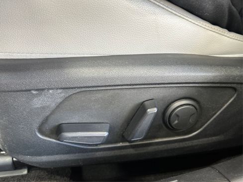 Used 2024 Hyundai Elantra Limited image 32