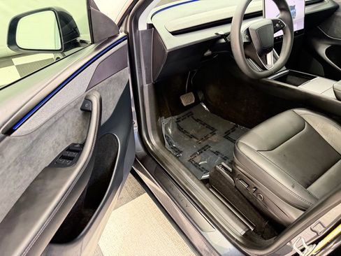 Used 2026 Tesla Model Y AWD image 35
