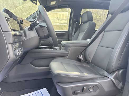 New 2026 Chevrolet Suburban Z71 w/ Comfort Package AWD/4WD image 11