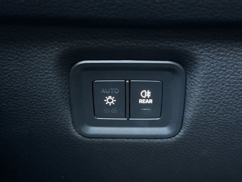 Certified 2025 Porsche Cayenne Coupe AWD/4WD image 31