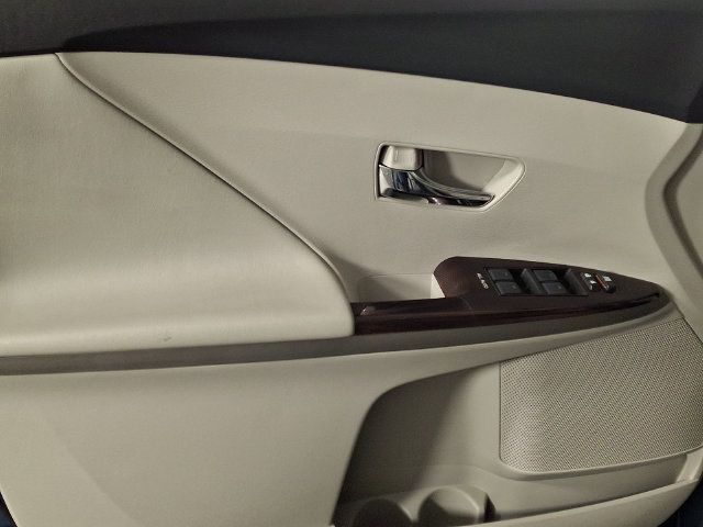 Used 2011 Toyota Venza AWD image 13