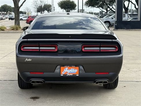 Used 2020 Dodge Challenger SXT w/ Blacktop Package image 5