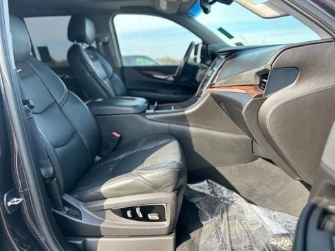 Used 2015 Cadillac Escalade Luxury image 10