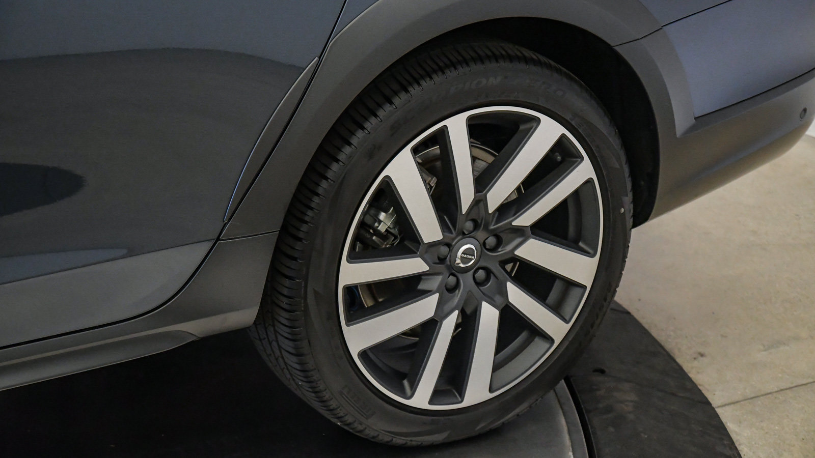 Certified 2025 Volvo V90 B6 Cross Country Plus AWD/4WD image 11
