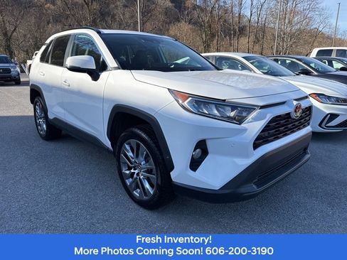 Used 2020 Toyota RAV4 XLE Premium image 3