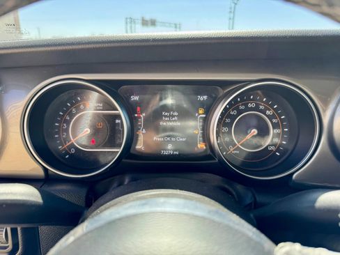 Used 2023 Jeep Gladiator Overland AWD/4WD image 11