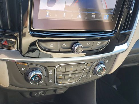 Used 2022 Chevrolet Traverse Premier FWD image 31