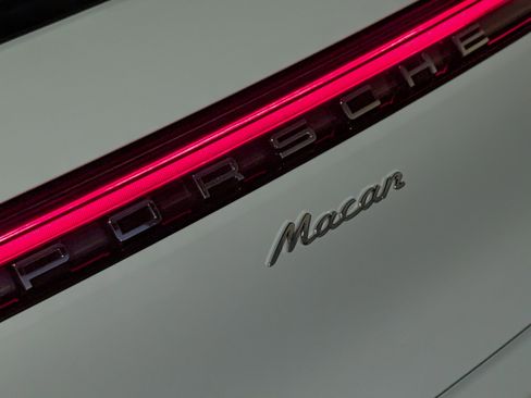 Certified 2025 Porsche Macan image 18