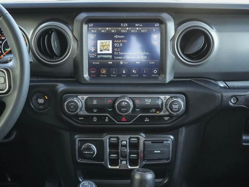 Used 2023 Jeep Gladiator Sport AWD/4WD image 13