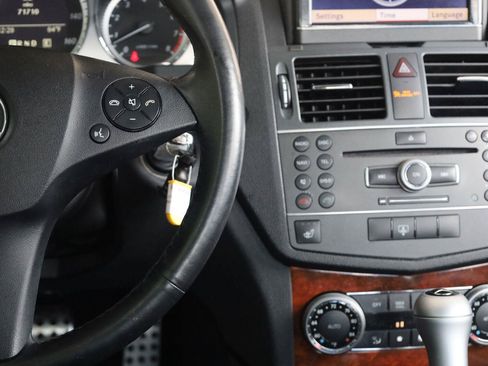 Used 2011 Mercedes-Benz C 300 4MATIC Sedan image 30