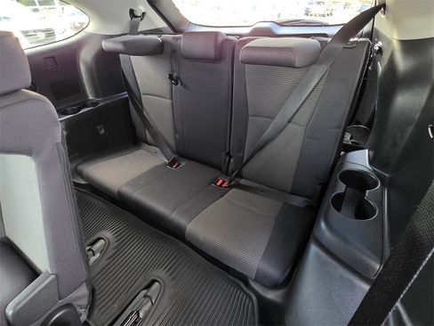 Used 2023 Toyota Highlander LE image 15