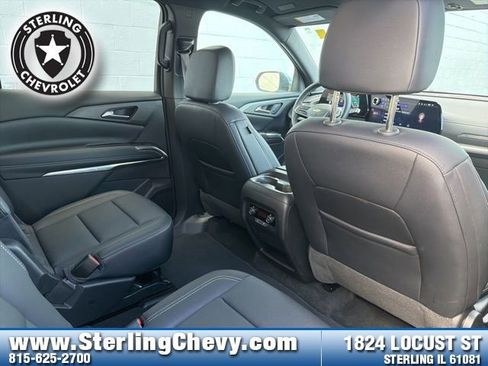 Used 2025 Chevrolet Traverse LT image 13
