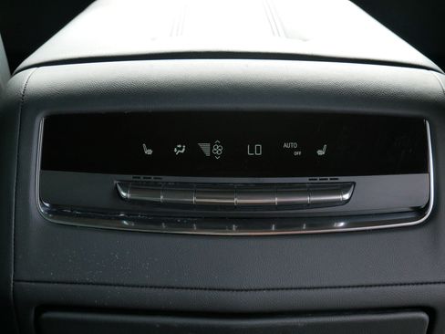 Used 2022 Cadillac Escalade ESV Premium Luxury AWD/4WD image 10