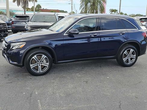 Used 2019 Mercedes-Benz GLC 350e 4MATIC image 2
