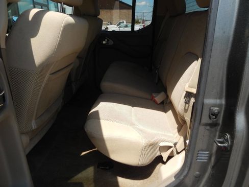 Used 2009 Nissan Frontier SE w/ SE Value Truck Pkg AWD/4WD image 30