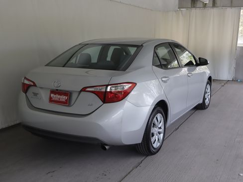 Used 2016 Toyota Corolla LE FWD image 6