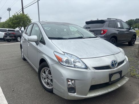 Used 2010 Toyota Prius Three FWD image 2