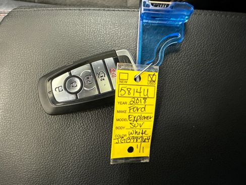 Used 2018 Ford Explorer XLT w/ Equipment Group 202A FWD image 32