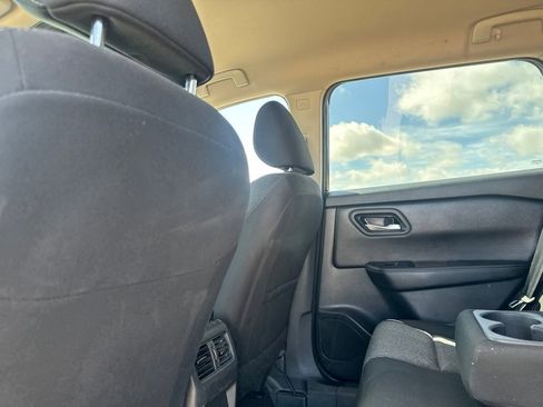 Certified 2025 Nissan Rogue SV FWD image 32