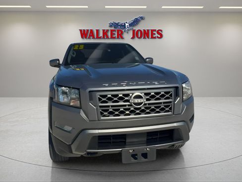 Used 2023 Nissan Frontier SV w/ SV Convenience Package image 3