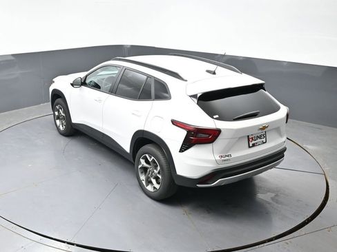 Used 2025 Chevrolet Trax LT FWD image 48