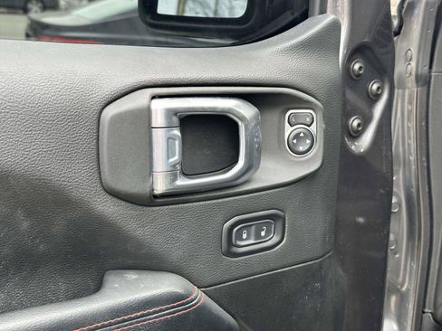 Used 2021 Jeep Gladiator Rubicon AWD/4WD image 12