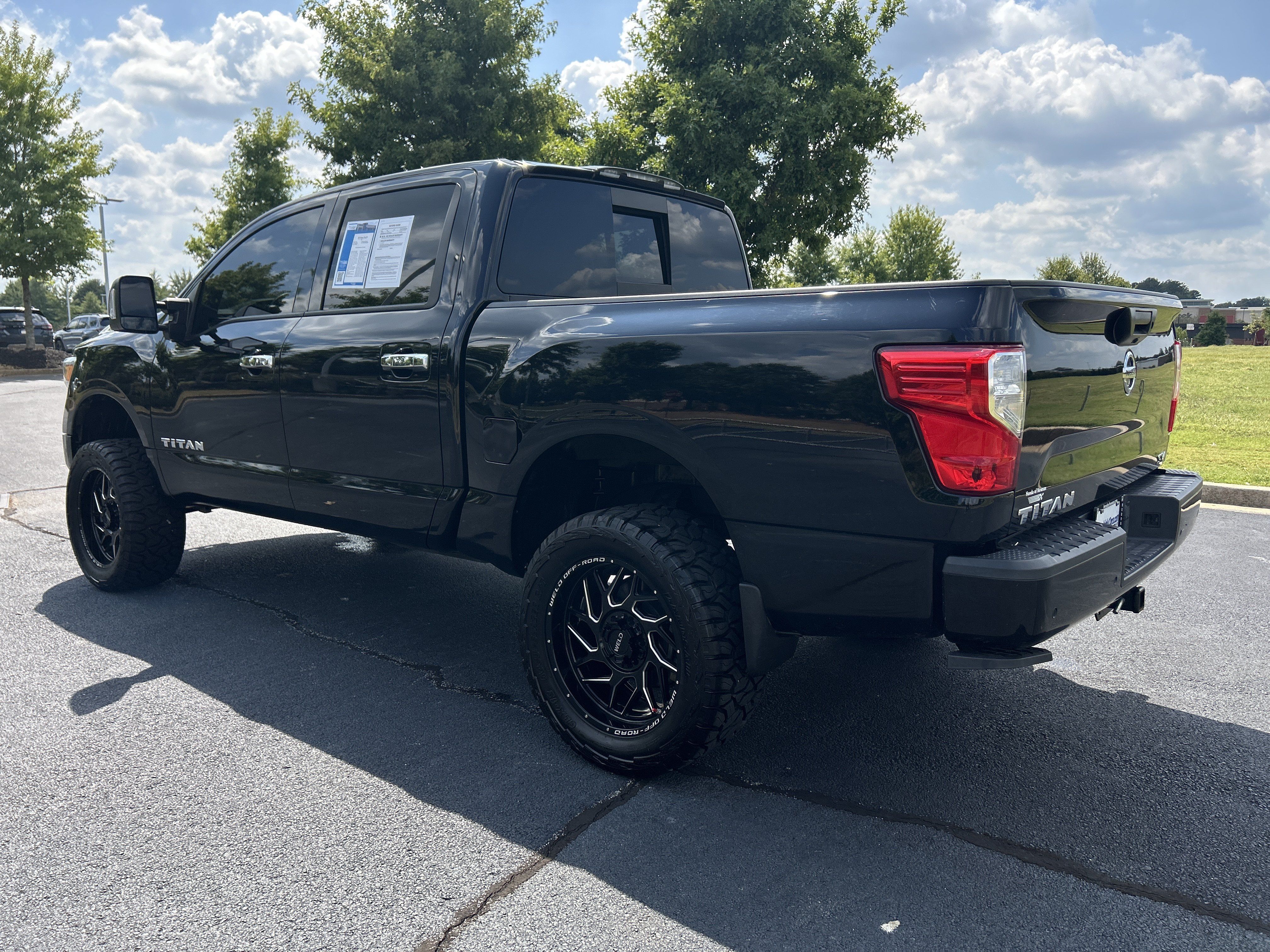 Used 2021 Nissan Titan SV w/ SV Convenience Package RWD image 7