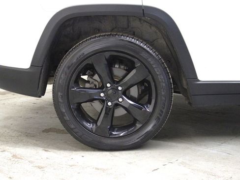 Used 2025 Jeep Grand Cherokee Altitude image 36