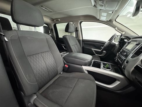 Used 2018 Nissan Titan SV w/ SV Convenience Package AWD/4WD image 27