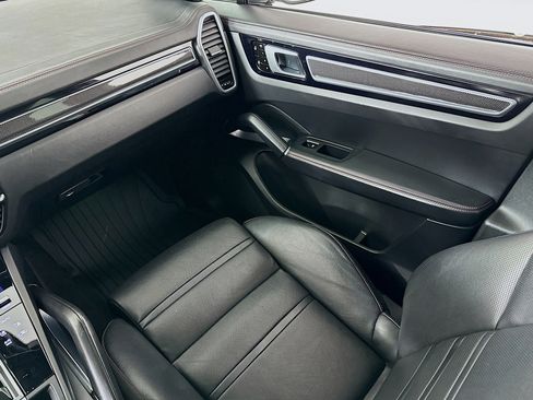 Used 2021 Porsche Cayenne Turbo image 22