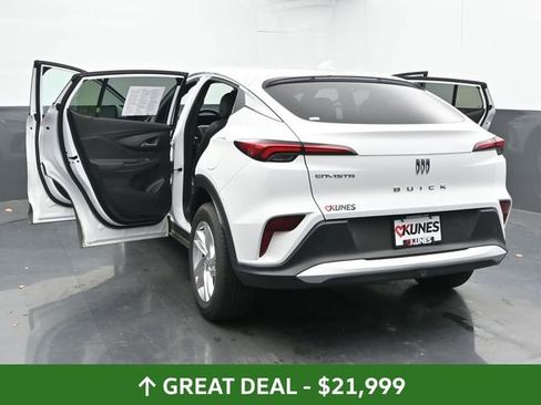 Used 2025 Buick Envista Preferred image 57