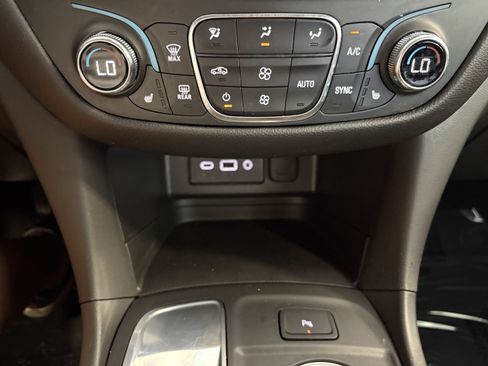 Used 2024 Chevrolet Equinox LT FWD image 16